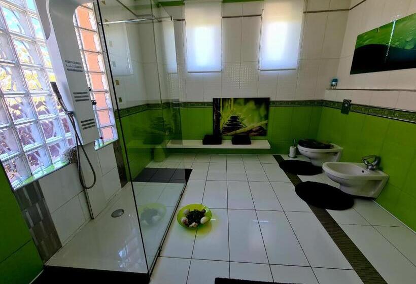 پانسیون Airport Luxury Apartman 42