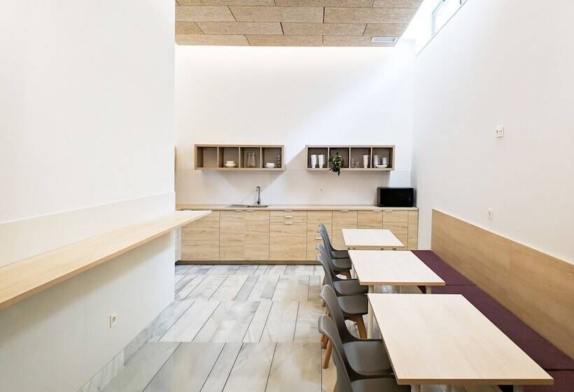 پانسیون Broz Hostel