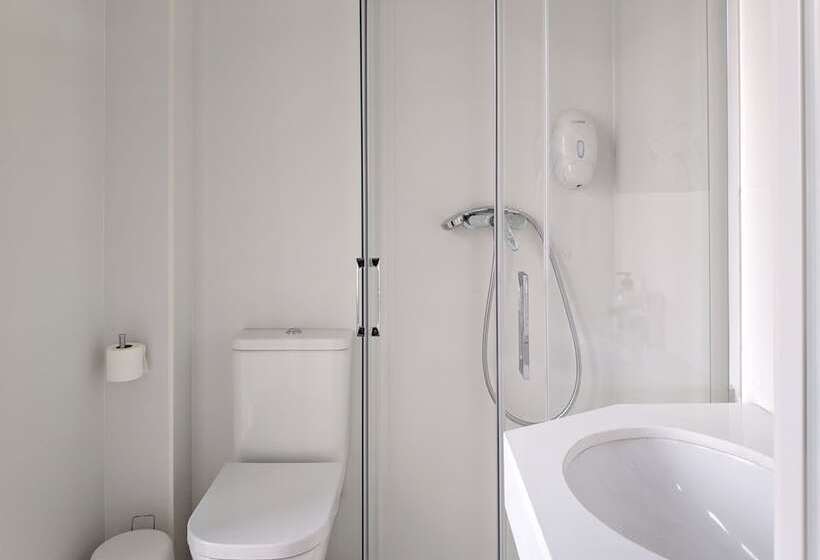 پانسیون Broz Hostel