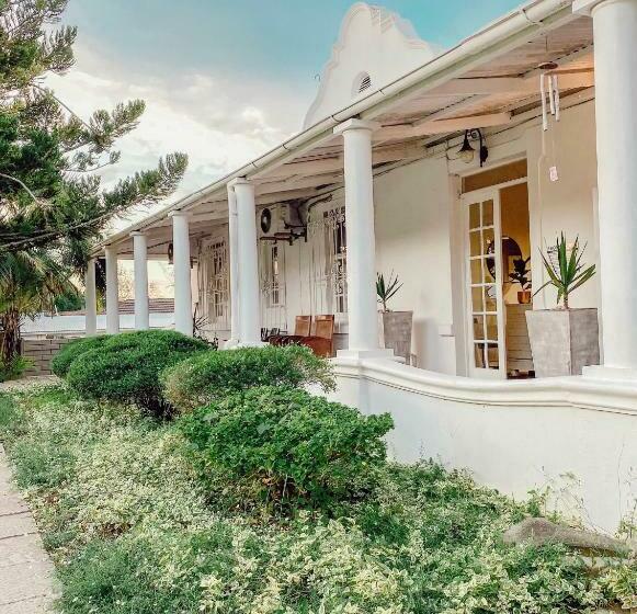 פנסיון Ebony Lodge