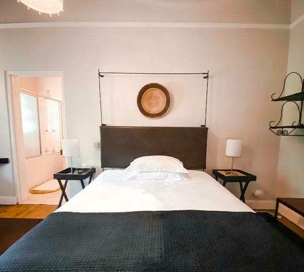 פנסיון Ebony Lodge