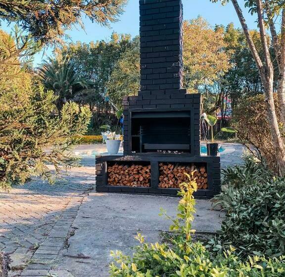 פנסיון Ebony Lodge