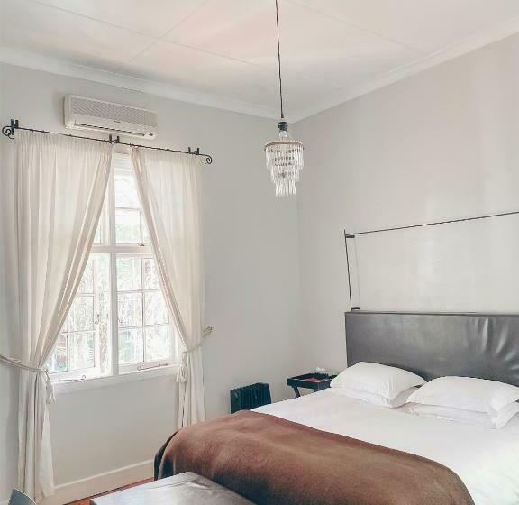 بنسيون Ebony Lodge