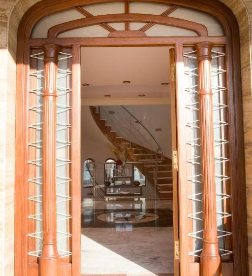 بنسيون Holidays Mirana