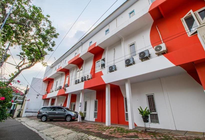 ペンション Kost Syailendra