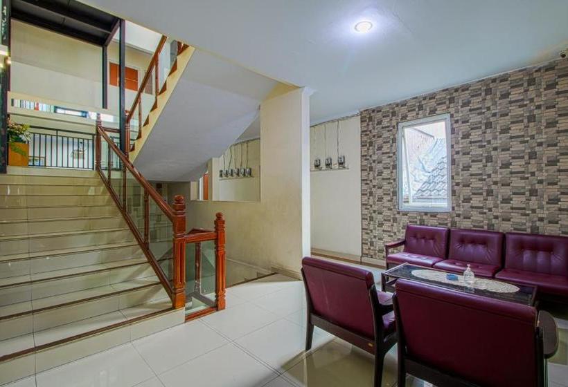 ペンション Kost Syailendra