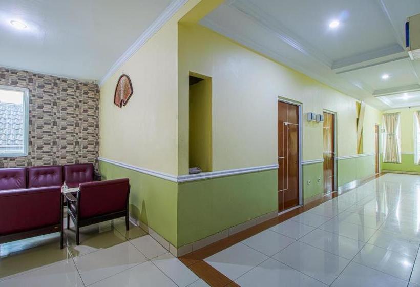 ペンション Kost Syailendra