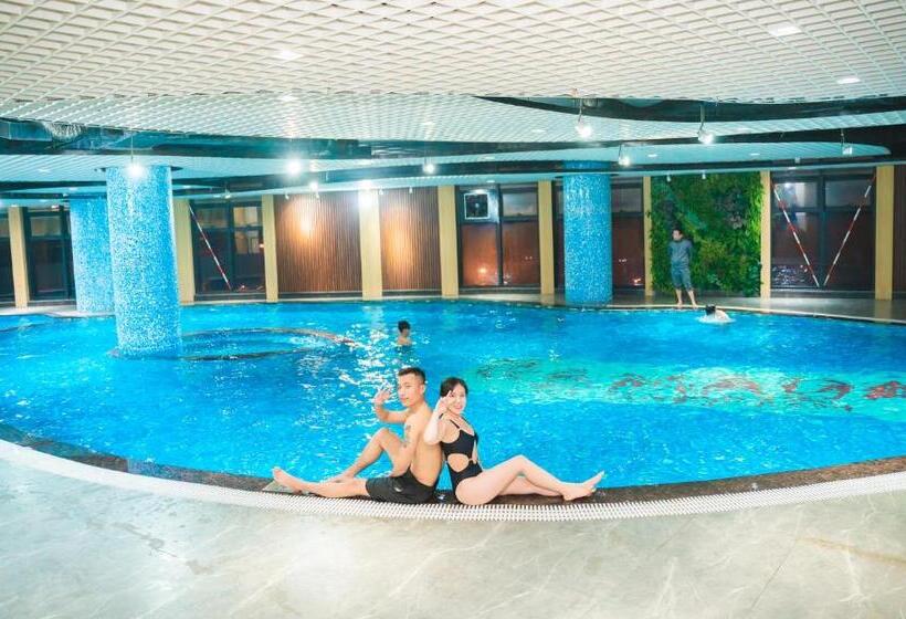 Ramada Hotel & Suites By Wyndham Halong Bay View