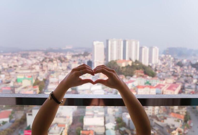 Ramada Hotel & Suites By Wyndham Halong Bay View