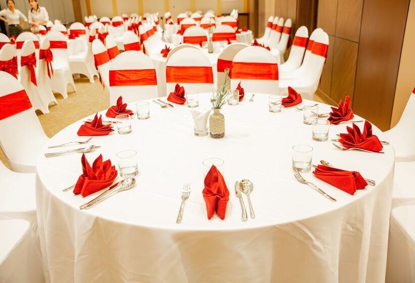 Ramada Hotel & Suites By Wyndham Halong Bay View