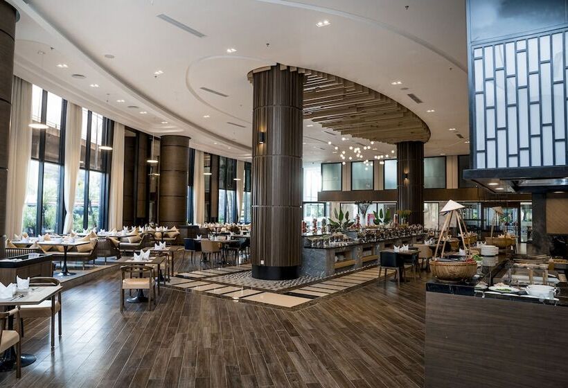 Ramada Hotel & Suites By Wyndham Halong Bay View