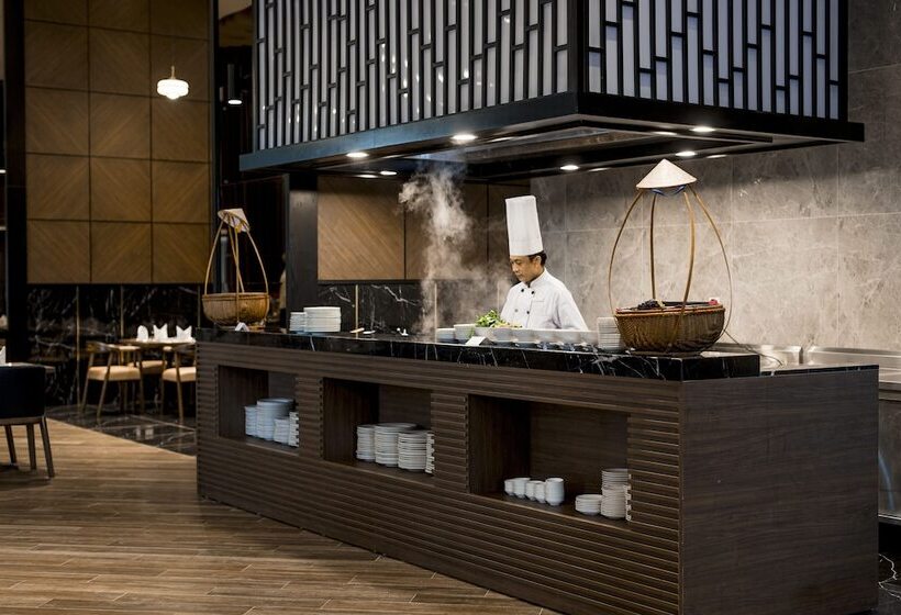 Ramada Hotel & Suites By Wyndham Halong Bay View