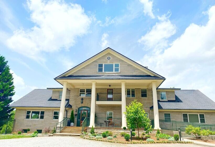 Skylaranna Resort & Spa