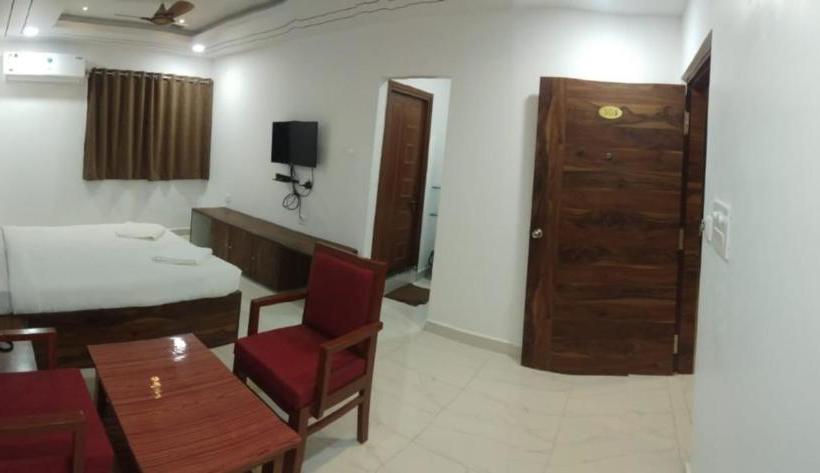 ユースホステル Sahasra Dla