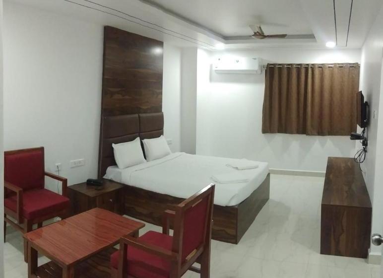 ユースホステル Sahasra Dla