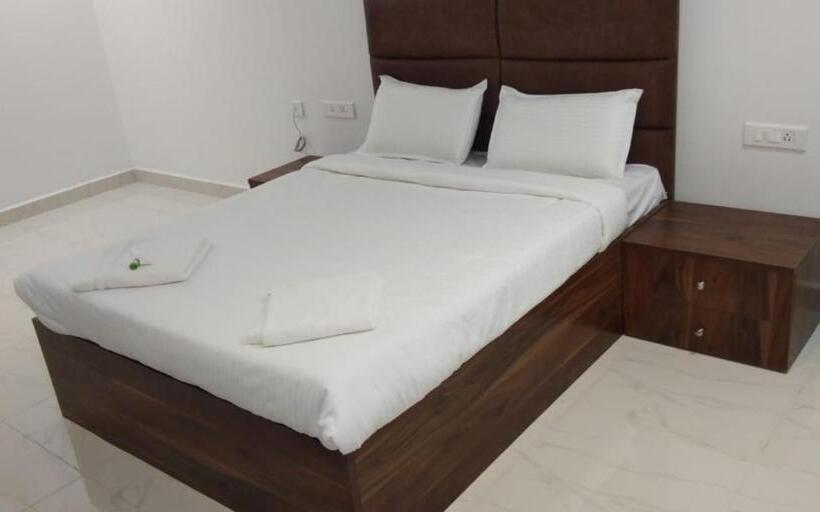 ユースホステル Sahasra Dla