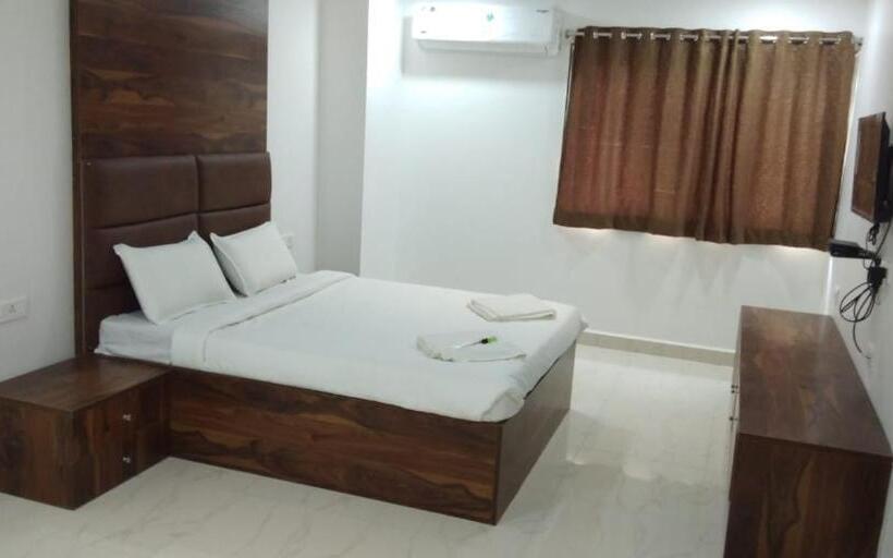 ユースホステル Sahasra Dla