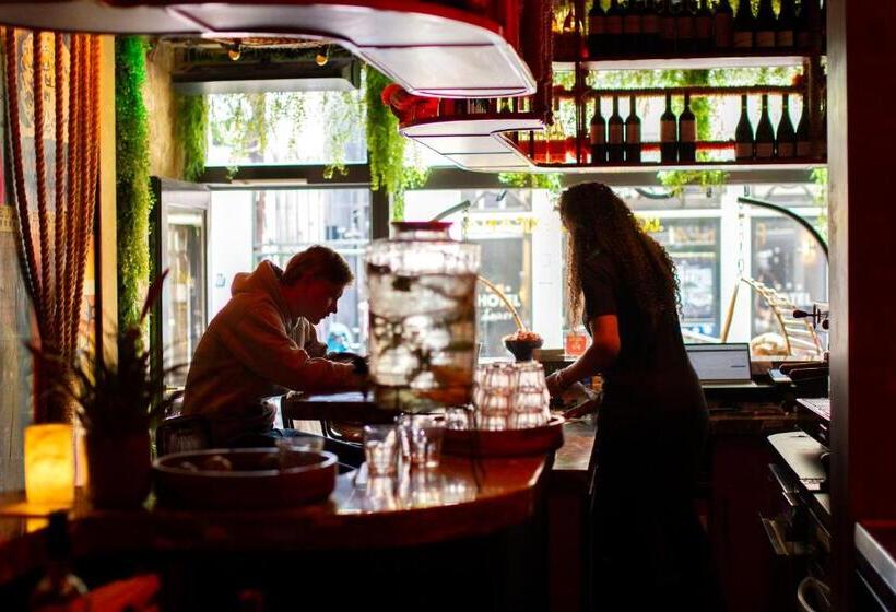 فندق صغير This