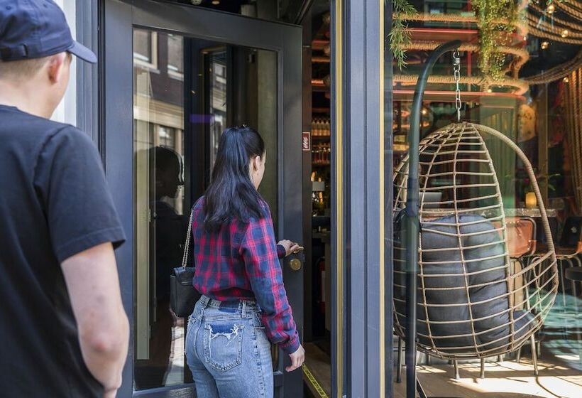 فندق صغير This