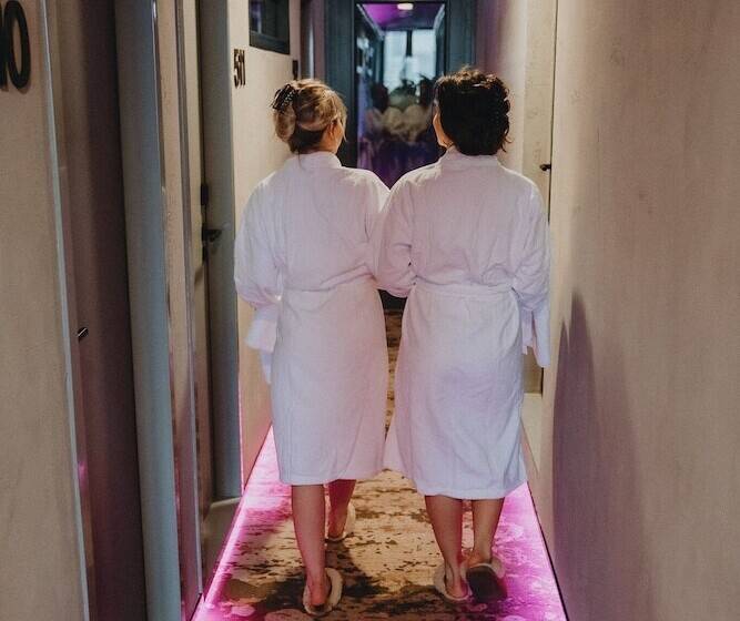 فندق صغير This