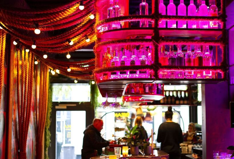 فندق صغير This