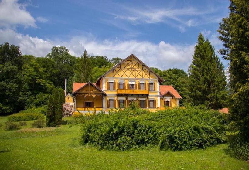 Bed and Breakfast Sasréti Vadászkastély Almamellék