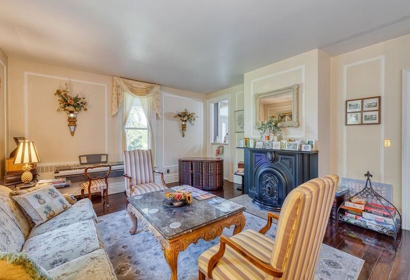 צימר Monroe Manor Inn