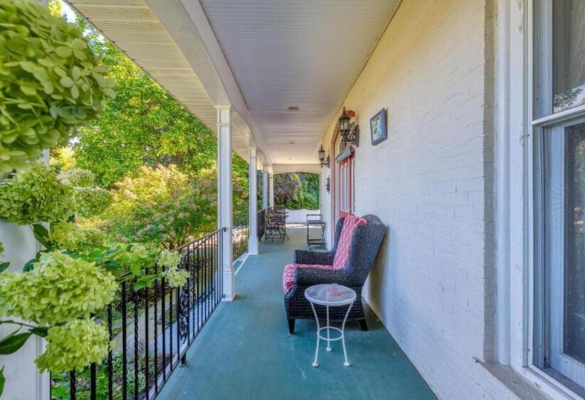 مبيت وإفطار Monroe Manor Inn