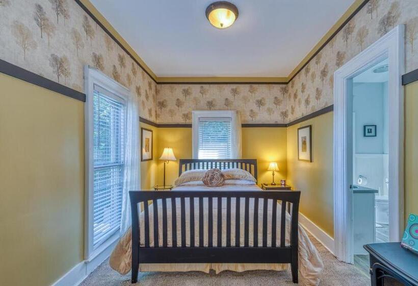 مبيت وإفطار Monroe Manor Inn