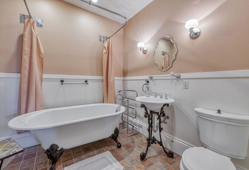 مبيت وإفطار Monroe Manor Inn