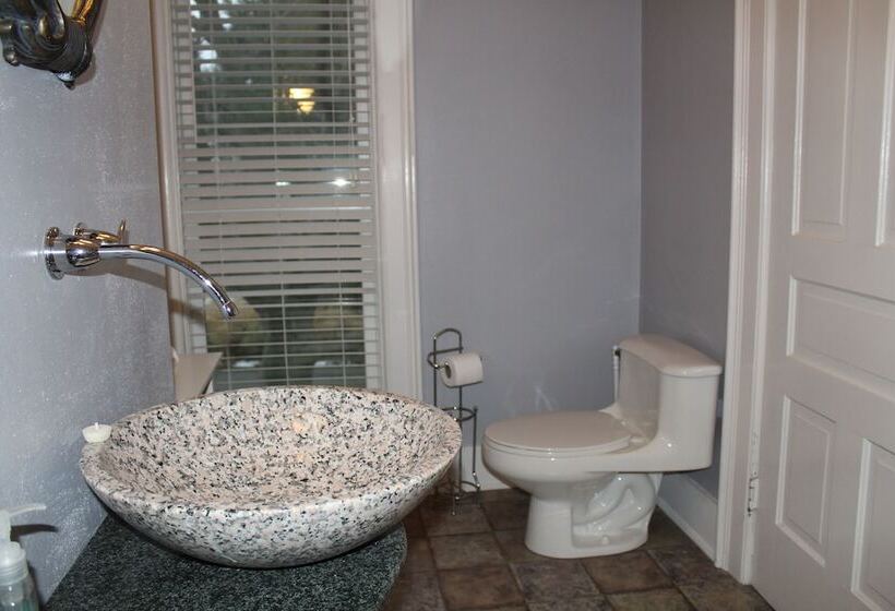 مبيت وإفطار Monroe Manor Inn