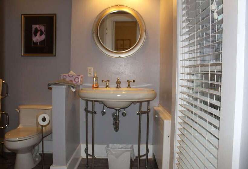 مبيت وإفطار Monroe Manor Inn