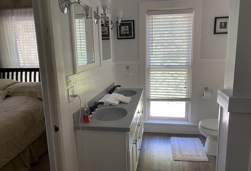 مبيت وإفطار Monroe Manor Inn