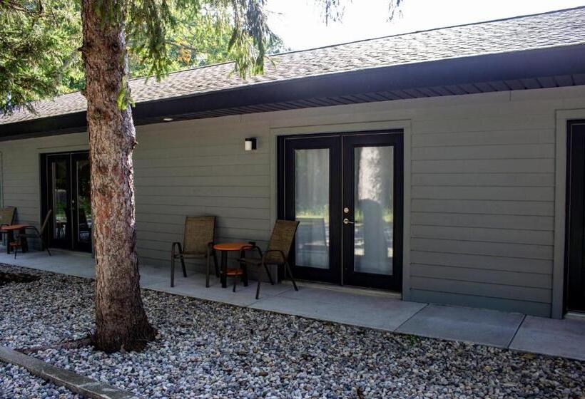 فندق 4411 Inn & Suites