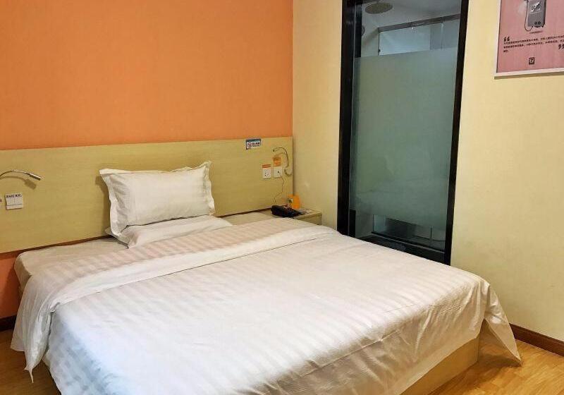 Hotel 7 Days Inn Wuhan Jiangxia Century Plaza Branch