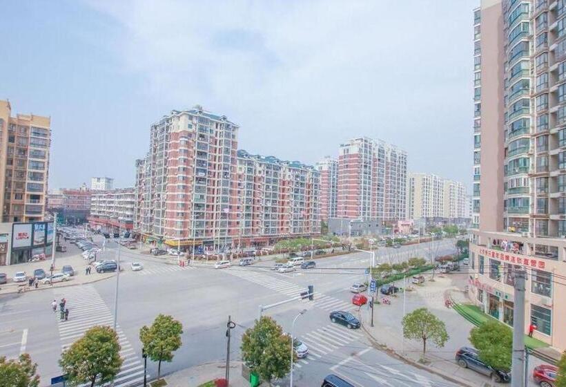 Hotel 7 Days Inn Wuhan Jiangxia Century Plaza Branch