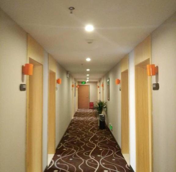 Отель 7 Days Premium·jiujiang De An First Avenue