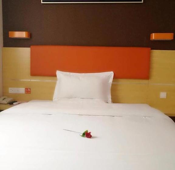 Отель 7 Days Premium·jiujiang De An First Avenue