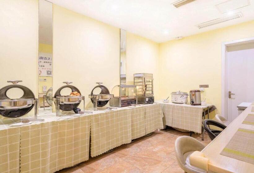 בית מלון כפרי 7days Inn Danyang Train Station Wuyue Square Branch