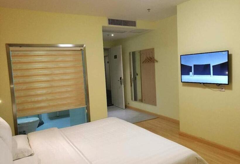 בית מלון כפרי 7days Inn Danyang Train Station Wuyue Square Branch