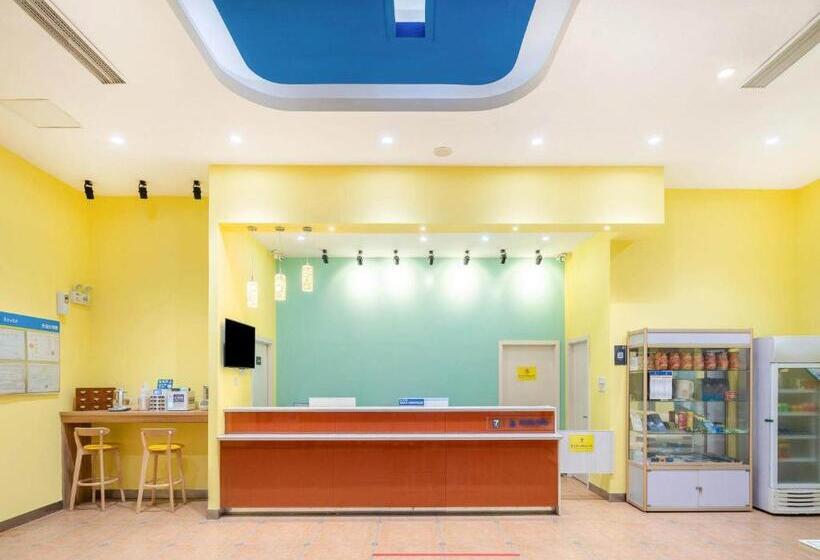 בית מלון כפרי 7days Inn Danyang Train Station Wuyue Square Branch