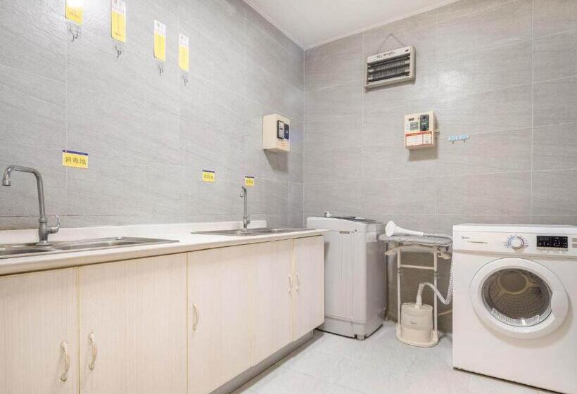 בית מלון כפרי 7days Inn Danyang Train Station Wuyue Square Branch