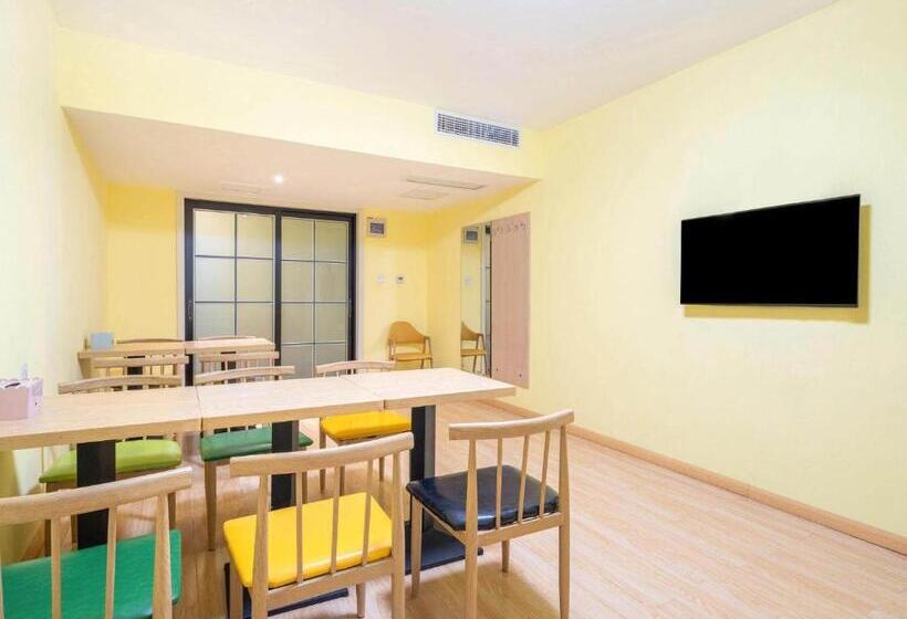 בית מלון כפרי 7days Inn Danyang Train Station Wuyue Square Branch