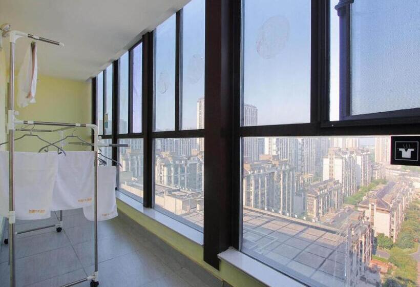 בית מלון כפרי 7days Inn Danyang Train Station Wuyue Square Branch