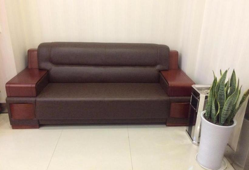 Hotell 7days Inn Xinyang Railway Station Square Branch