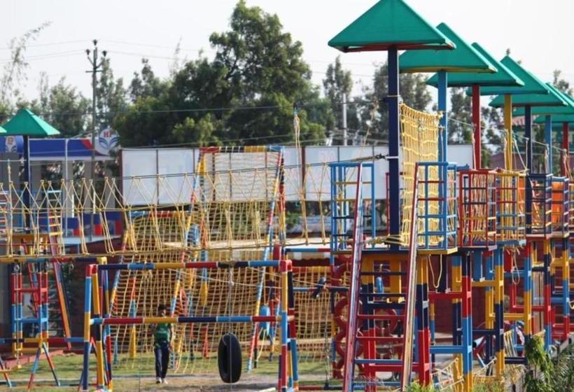 בית מלון כפרי High Spirit Resort And Playpark