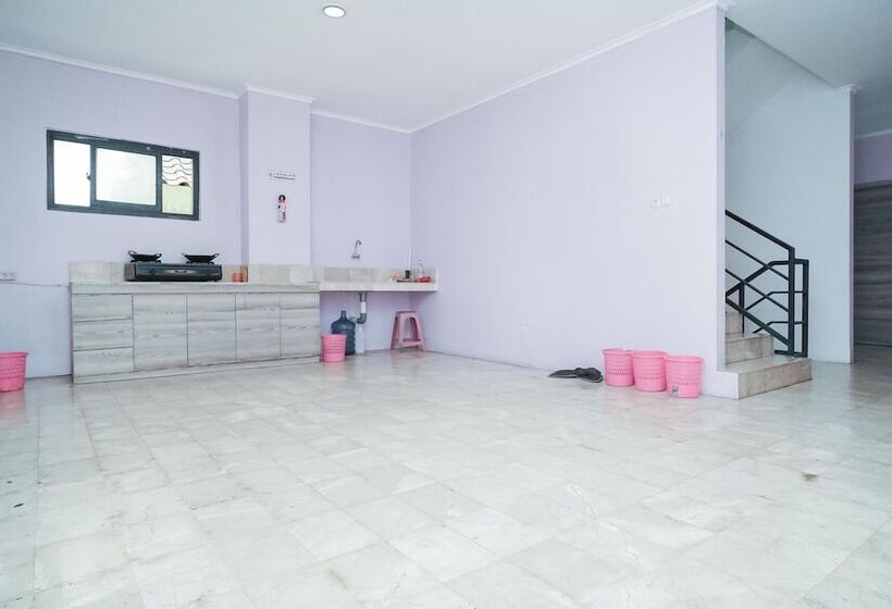 فندق Koolkost Near Universitas Binus