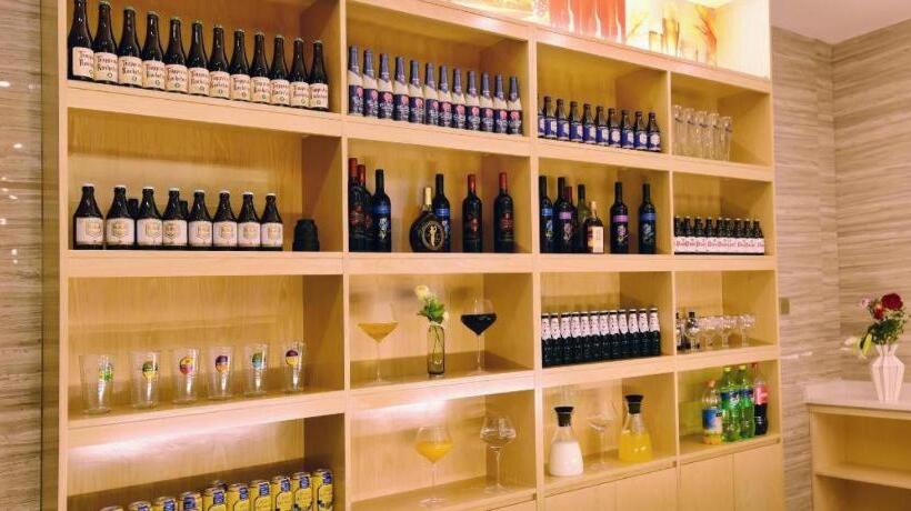 Kyriad Marvelous Hotel Yiyang Xiufeng Park