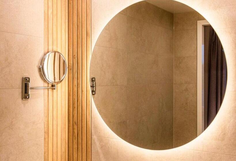 فندق Mercure Han Sur Lesse