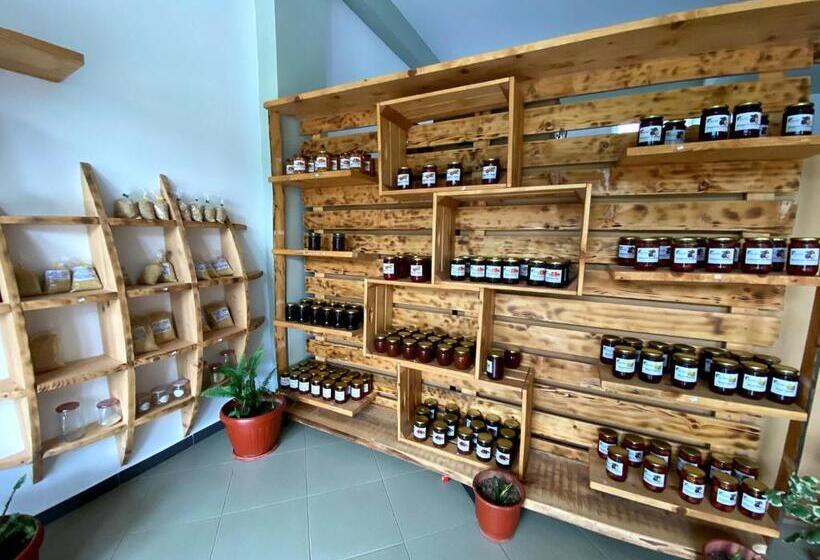 호텔 Nëna Dashuri Agroturizëm